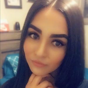 Meet your Posher, Claudia